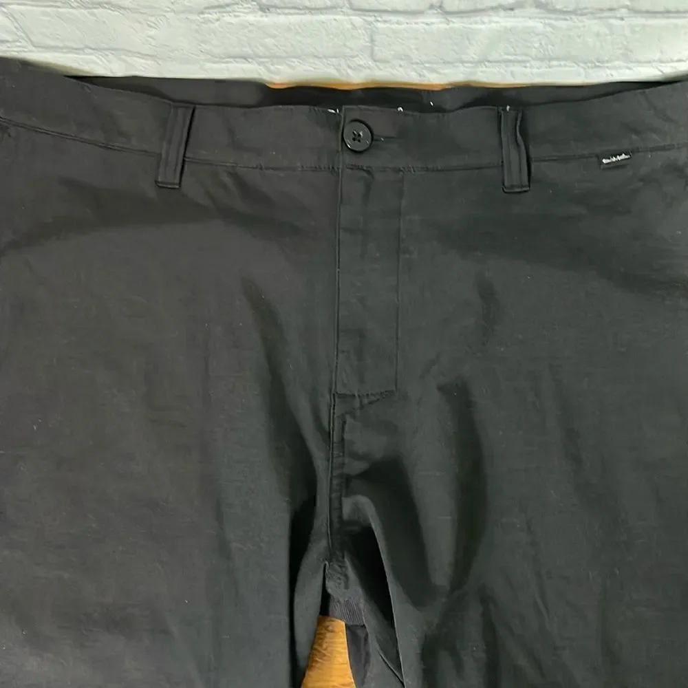 TRAVIS MATTHEW MENS GOLF SHORTS BLACK SIZE 40